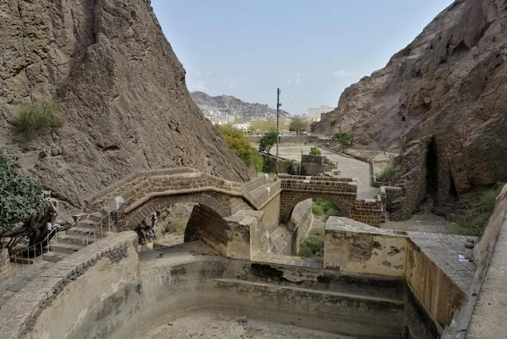  صهاريج عدن التاريخية تقع على سفوح الجبال المحيطة بمدينة كريتر في عدن القديمة من أشهر المعالم التاريخية في اليمن 