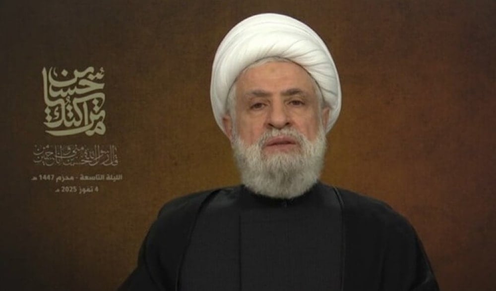 الأمين العام لحزب الله، الشيخ نعيم قاسم، خلال إلقائه كلمةً مساء اليوم الجمعة
