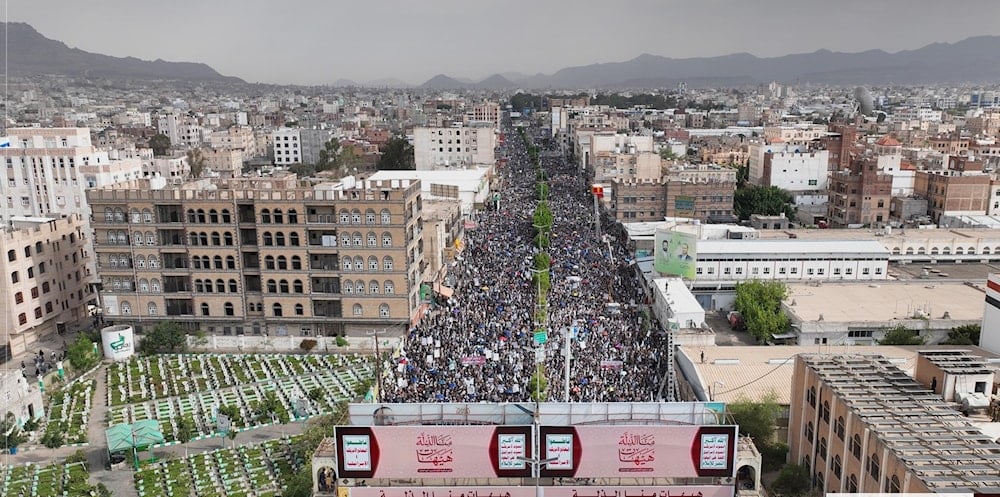  إحياء ذكرى استشهاد الإمام الحسين (عليه السلام) حفيد نبي الإسلام محمد (ص) في العاصمة اليمينة صنعاء (قناة المسيرة)