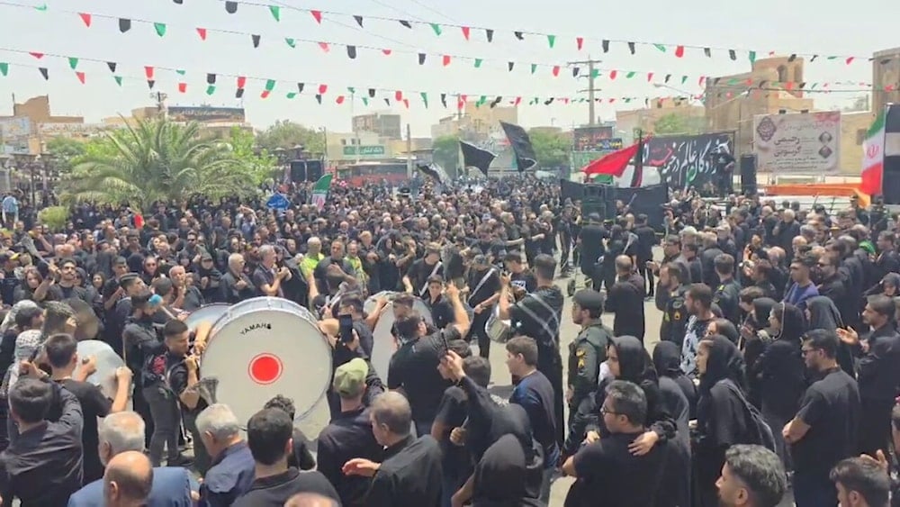 ملايين الإيرانيين يحيون عاشوراء بشعار 