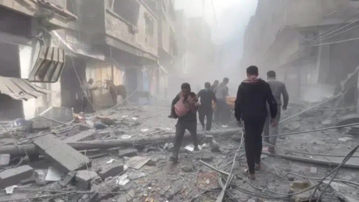 20 شهيداً وعشرات الجرحى جراء غارتين للاحتلال بخان يونس ومخيم الشاطئ غربي القطاع