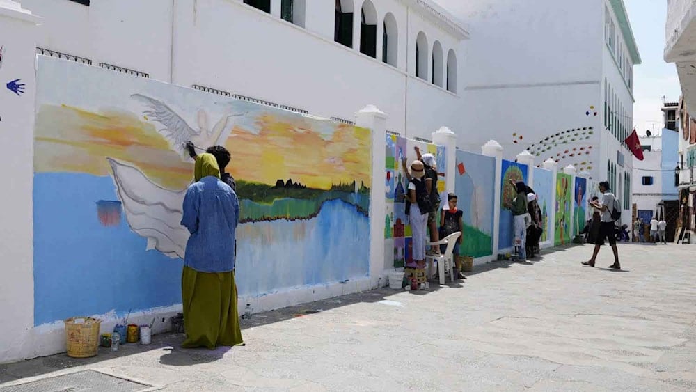 تحولت المدينة القديمة في أصيلة إلى معرض مفتوح بفضل ورشة الرسم على الجداريات