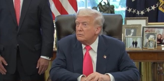 الرئيس الأميركي، دونالد ترامب، يتحدث للصحافيين في البيت الأبيض اليوم. واشنطن. 14 آب/أغسطس 2025. (رويترز)