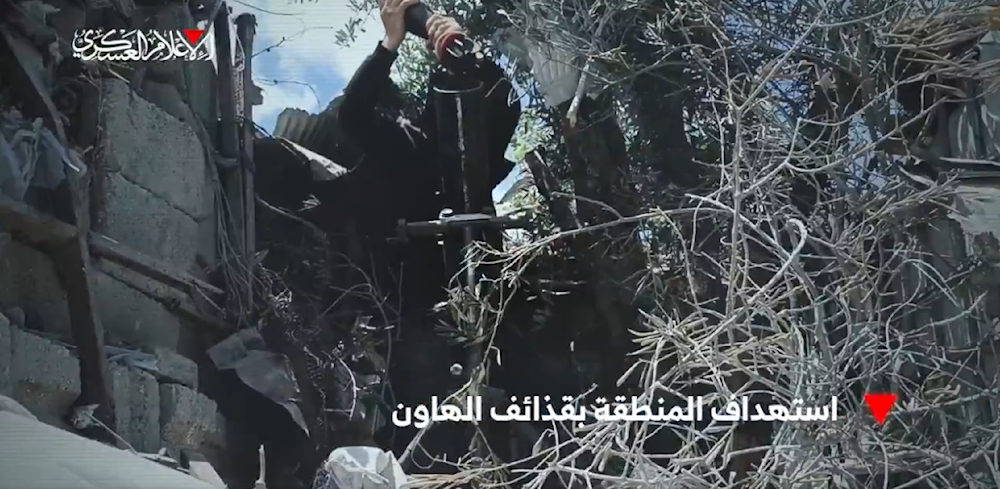 مشاهد لاستهداف جباليا البلد شمال غزّة بقذائف الهاون (الإعلام العسكري لكتائب القسام)