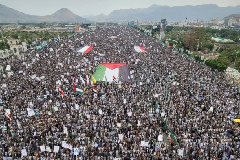 من المسيرات المليونية في ميدان السبعين يوم الجمعة 22 آب/أغسطس 2025 (وكالات)
