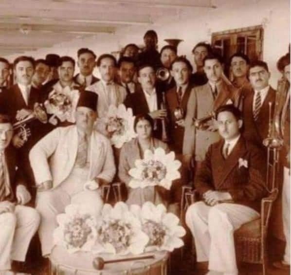 استقبال أم كلثوم في مرفأ بيروت عام 1930