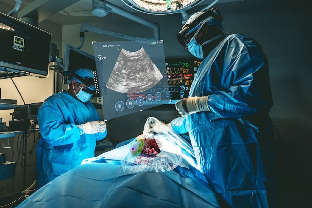 تقنيات الواقع المعزز في خدمة الطب: عمليات جراحية من دون مشرط؟