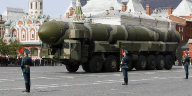 صاروخ RS-26 Rubezh الروسي متوسط المدى