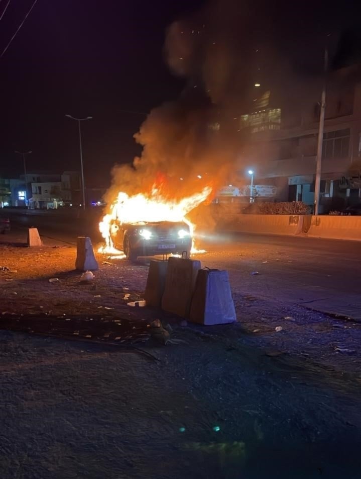 سيارة استهدفها الاحتلال في بلدة بريتال شرقي لبنان (مواقع التواصل الاجتماعي)