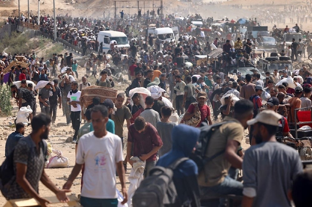 إحدى نقاط توزيع المساعدات في قطاع غزة (AFP)