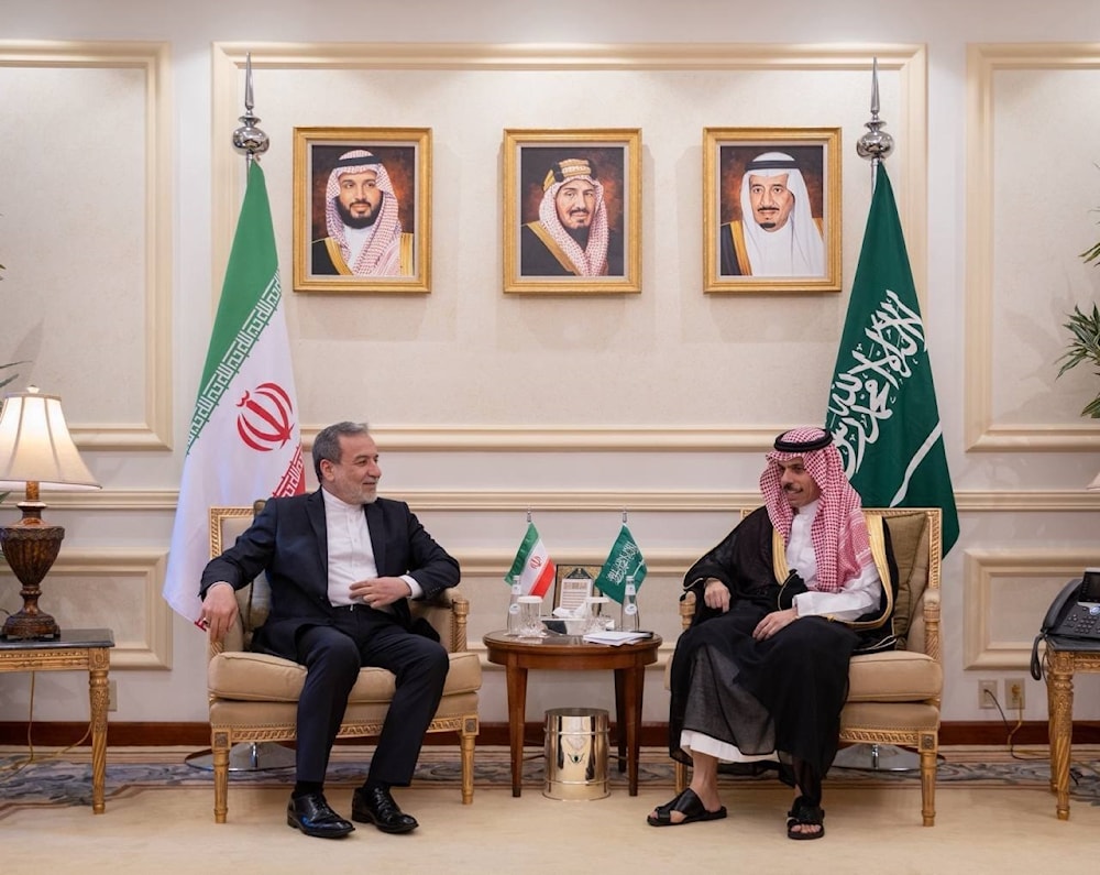 وزير الخارجية السعودي فيصل بن فرحان آل سعود يلتقي وزير الخارجية الإيراني عباس عراقجي في جدّة