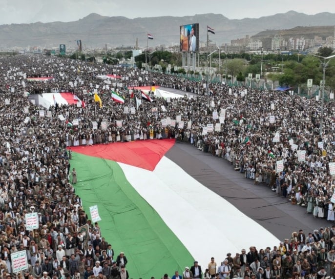 المسيرات اليمنية: تفريط الأمة يشجع العدو على 