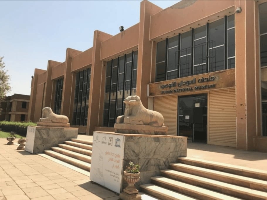 قطع أثرية منهوبة ومحطمة في السودان