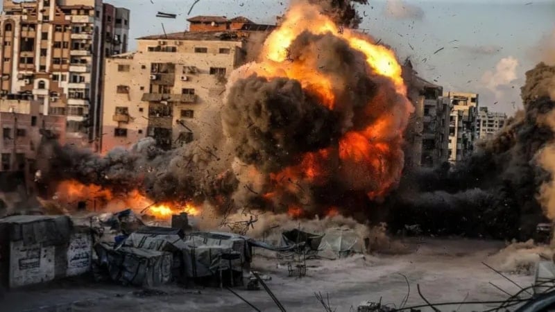 القصف الإسرائيلي يتصاعد.. استشهاد أكثر من 14 فلسطينياً في قطاع غزة