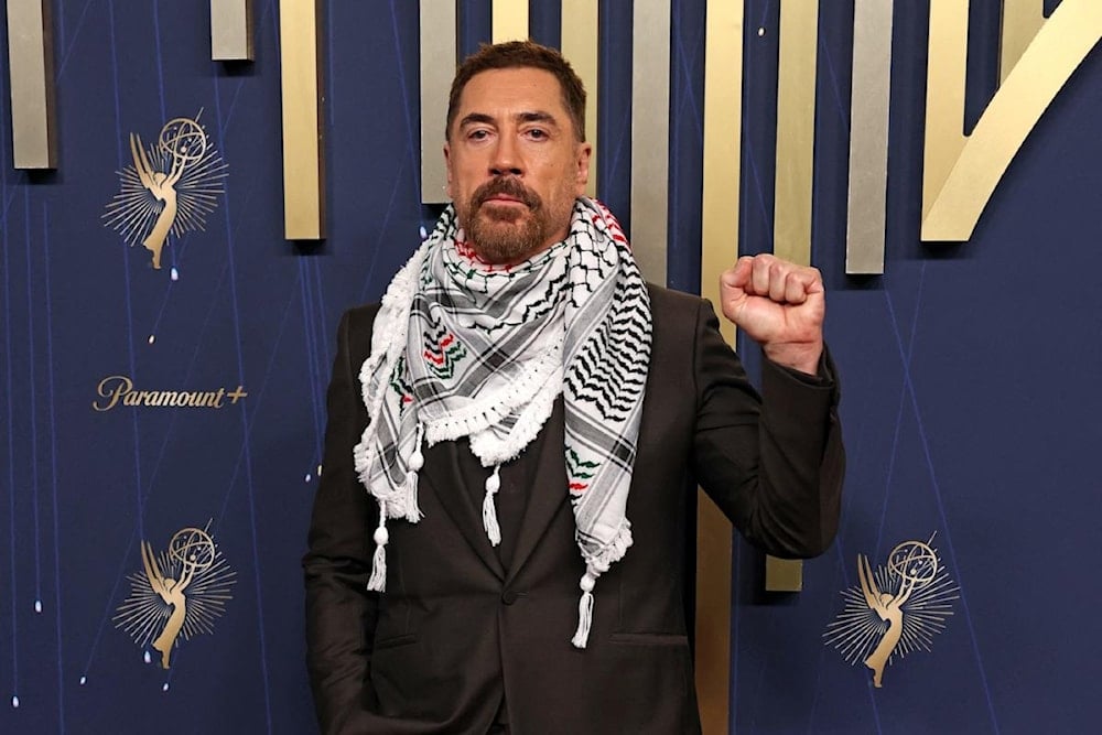 خافيير بارديم مرتدياً الكوفية الفلسطينية