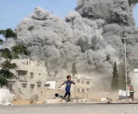 معظمهم أطفال ونساء.. شهداء وجرحى في مجزرتين وسط غزة وغرب خان يونس