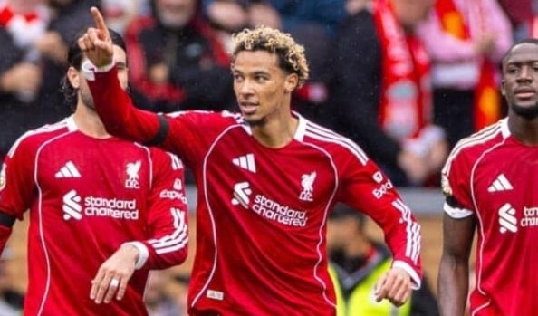 ليفربول يحسم ديربي الميرسيسايد بثنائية أمام إيفرتون