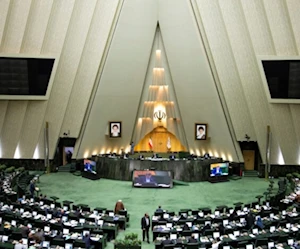 إيران: 70 نائباً يطالبون بإعادة النظر في العقيدة الدفاعية والنووية للبلاد إيران: 70 نائباً يطالبون بإعادة النظر في العقيدة الدفاعية والنووية للبلاد