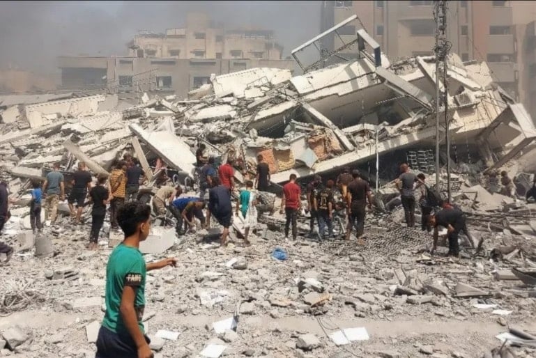 أكثر من 27 شهيداً في قطاع غزة بغارات الاحتلال الإسرائيلي منذ فجر اليوم