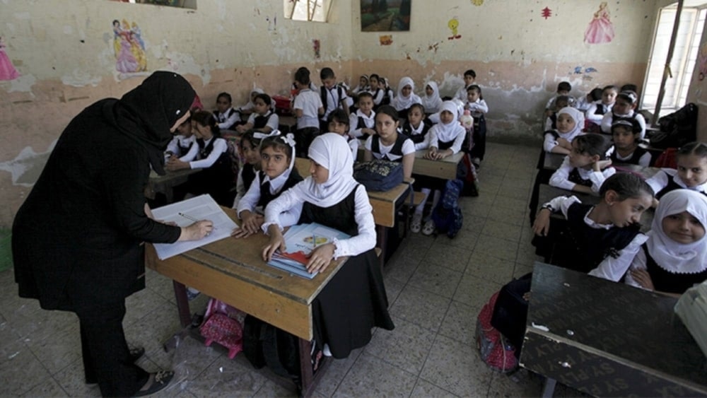 مدارس بلا مقاعد كافية أو أقساط باهظة.. أي مستقبل للتعليم في العراق؟