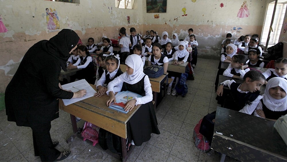 مدارس بلا مقاعد كافية أو أقساط باهظة.. أي مستقبل للتعليم في العراق؟