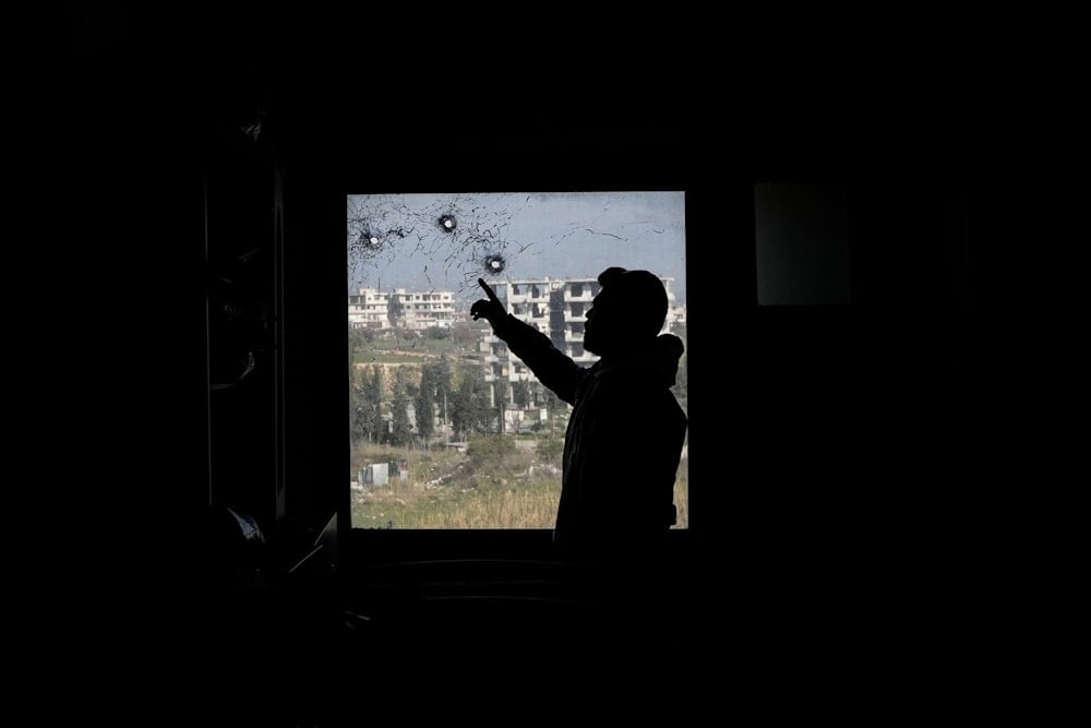 آثار الرصاص في منزل على الساحل السوري