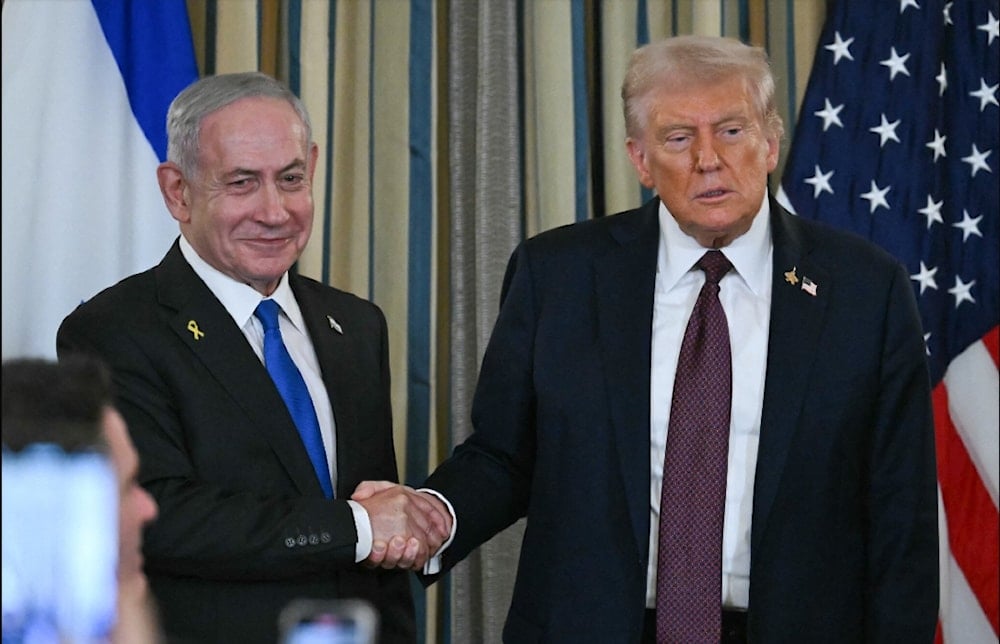 الرئيس الأميركي دونالد ترامب ورئيس حكومة الاحتلال بنيامين نتنياهو في لقاء في البيت الأبيض يوم الاثنين.