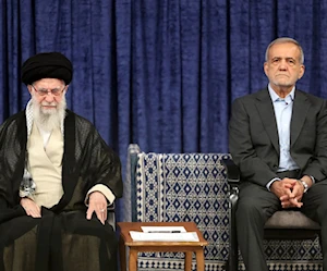 قائد الثورة والجمهورية الإسلامية في إيران، السيد علي خامنئي والرئيس مسعود بزشكيان (أرشيفية) قائد الثورة والجمهورية الإسلامية في إيران، السيد علي خامنئي والرئيس مسعود بزشكيان (أرشيفية)