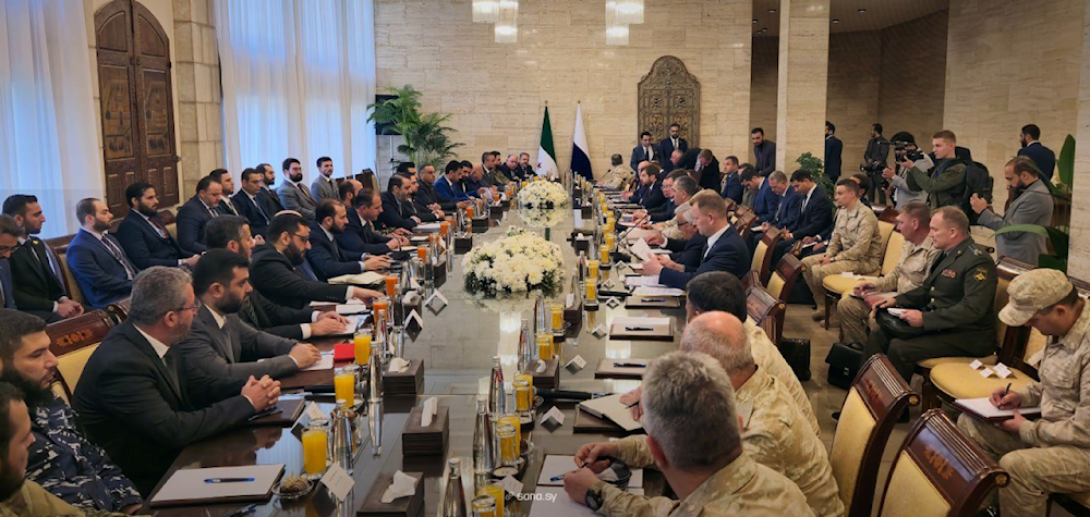 وزير الخارجية السوري أسعد الشيباني يستقبل في قصر الشعب في دمشق، نائب رئيس الوزراء الروسي ألكسندر نوفاك والوفد المرافق له (سانا)