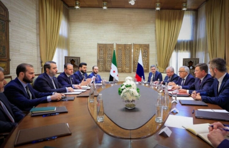 من اللقاء الذي جمع وزير الخارجية السوري ونائب رئيس الحكومة الروسية والوفد المرافق له في 
