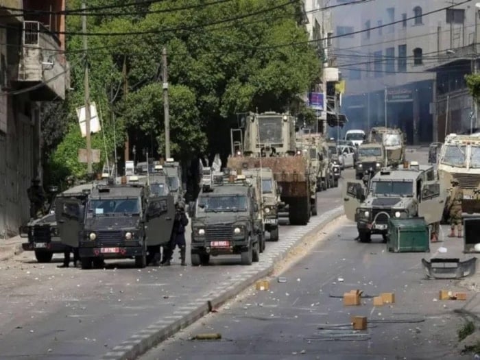 الاحتلال يقتحم عدة بلدات في الضفة.. ويفرض طوقاً شمال غربي القدس